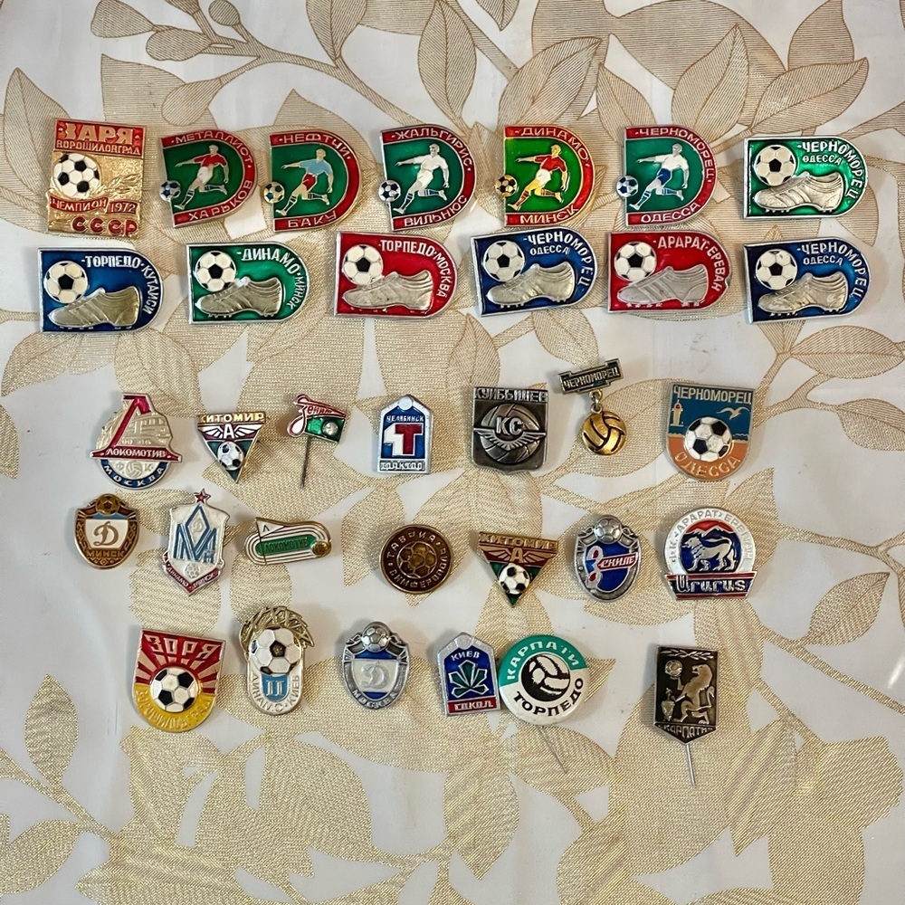 Lot 33 VTG Soviet-era football Club sports pins/badges Champion USSR